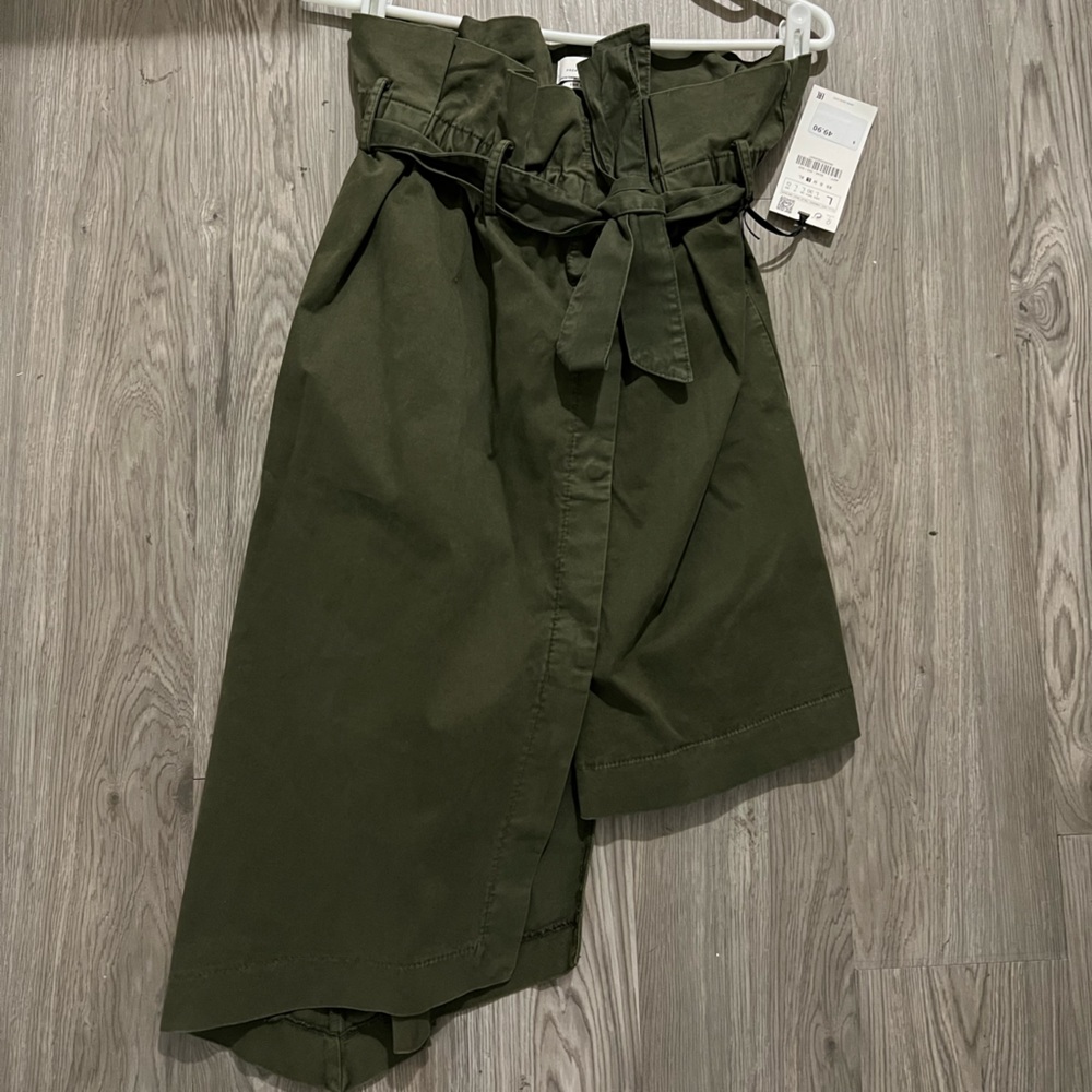 The paper bag skirt